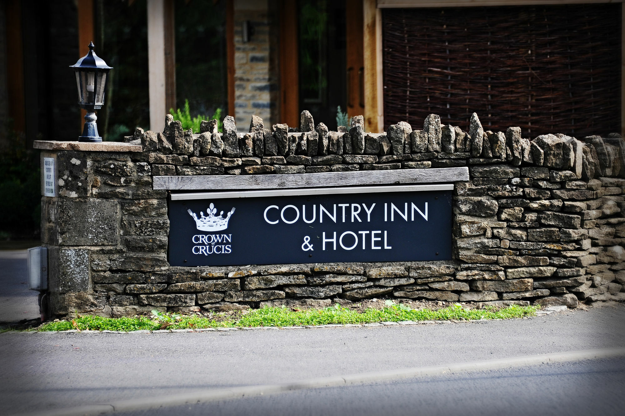 The Crown Of Crucis Country Inn And Hotel Сайренстер Экстерьер фото